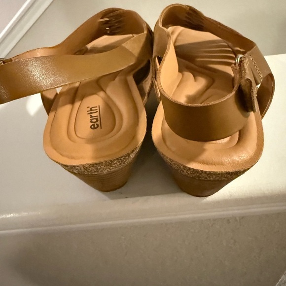 Earth Woman’s Leather Tan Strappy Sandals size 12 - Picture 5 of 6
